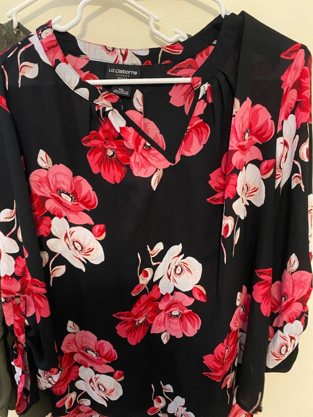 BUNDLE OF 4 Woman blouses - Picture 4 of 5